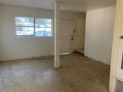 1091 S Deleon Ave - Photo 2 of 8