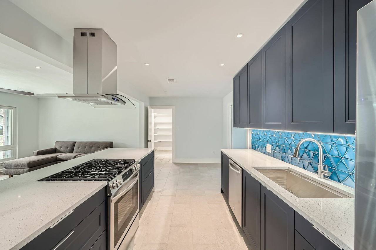 1512 Ridgemont Dr - Photo 3 of 11