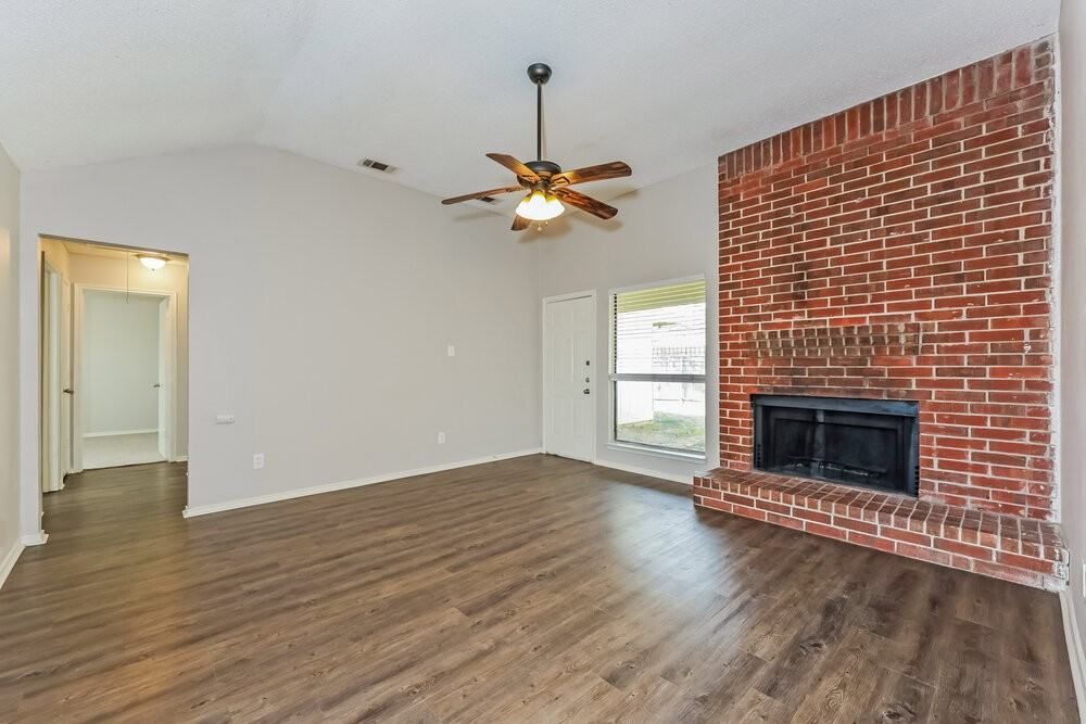 2605 Hartford Ln - Photo 3 of 16