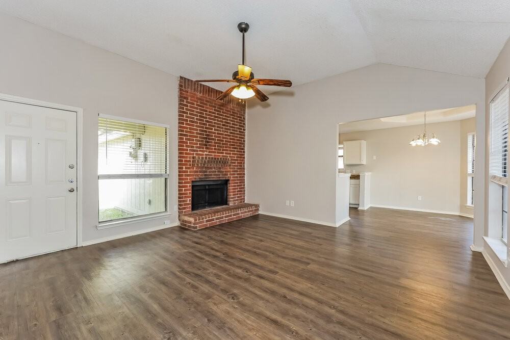 2605 Hartford Ln - Photo 4 of 16
