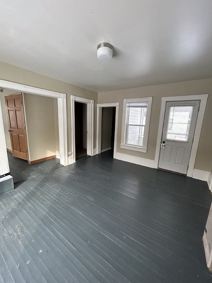 225 10th Avenue - Photo 4 of 17