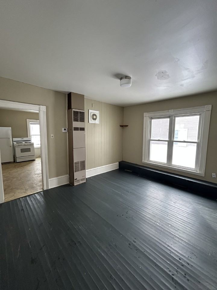 225 10th Avenue - Photo 5 of 17