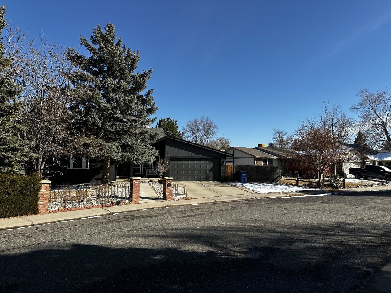7590 Flower St - Photo 3 of 50