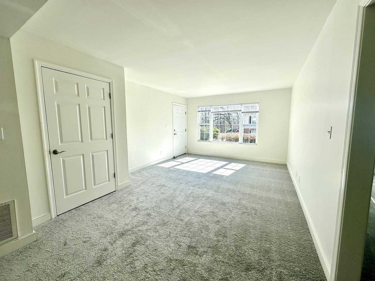 Fountain Court Apartments - Photo 2 of 7