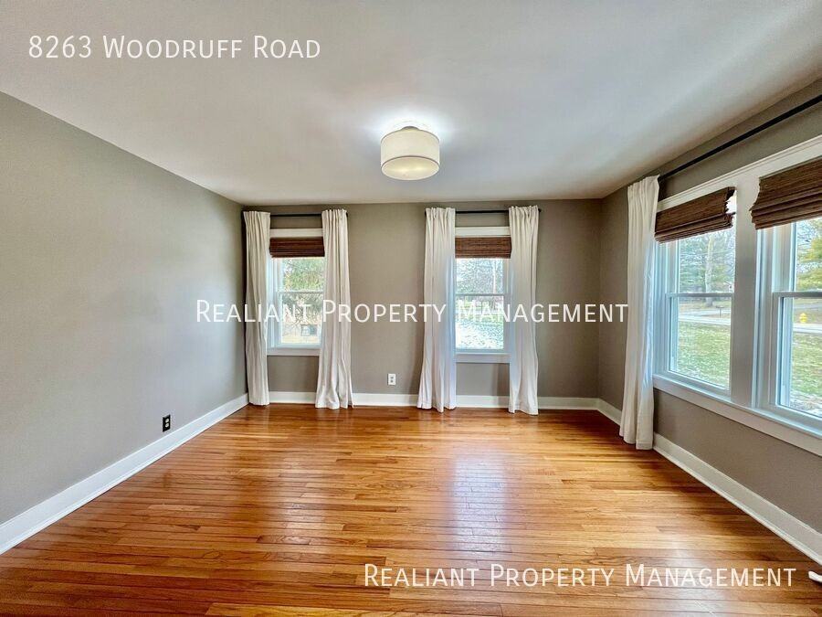 8263 Woodruff Rd - Photo 3 of 25