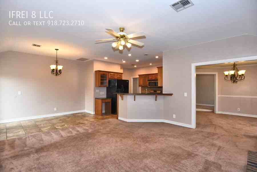 300 S 63rd St - Photo 3 of 29