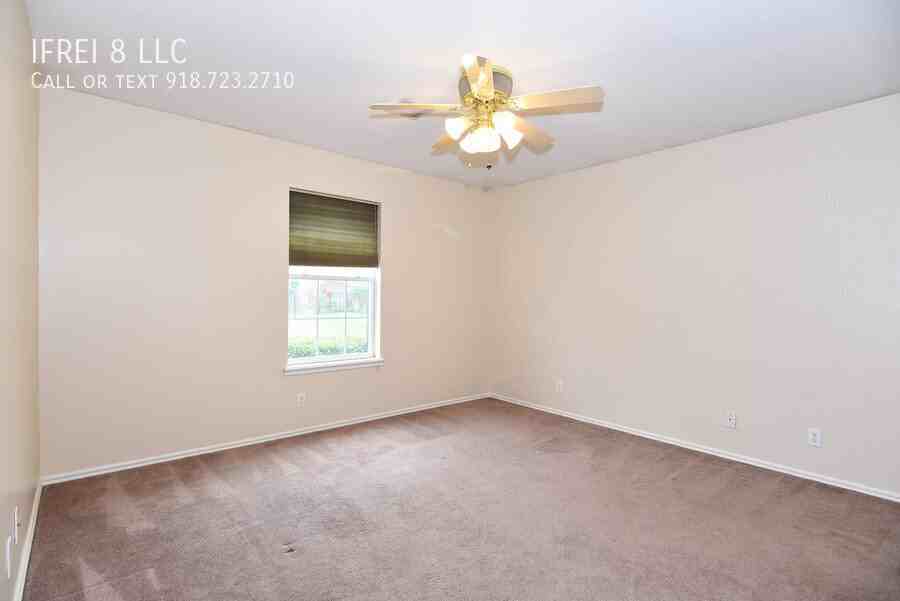 300 S 63rd St - Photo 7 of 29