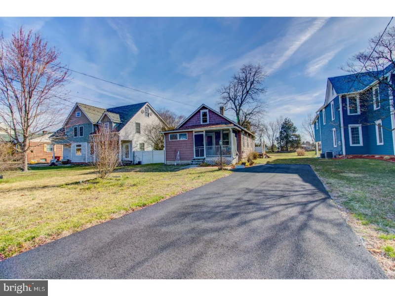 44 Broad St - Photo 2 of 11