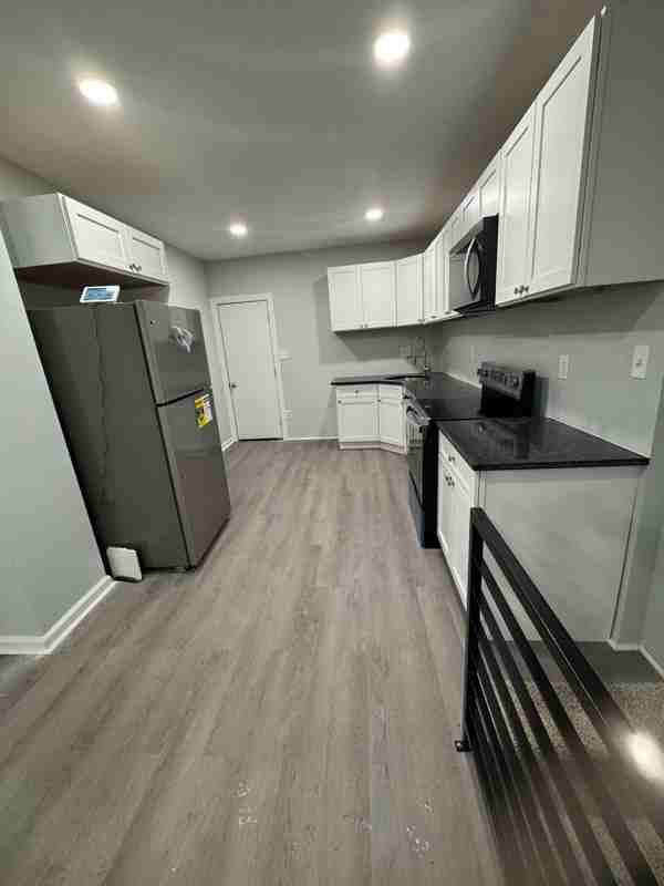 545 N Creighton St - Photo 3 of 9