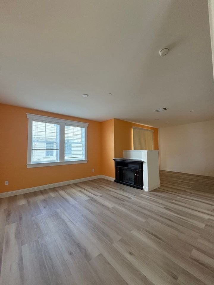 2371 Northshore Dr - Photo 2 of 19