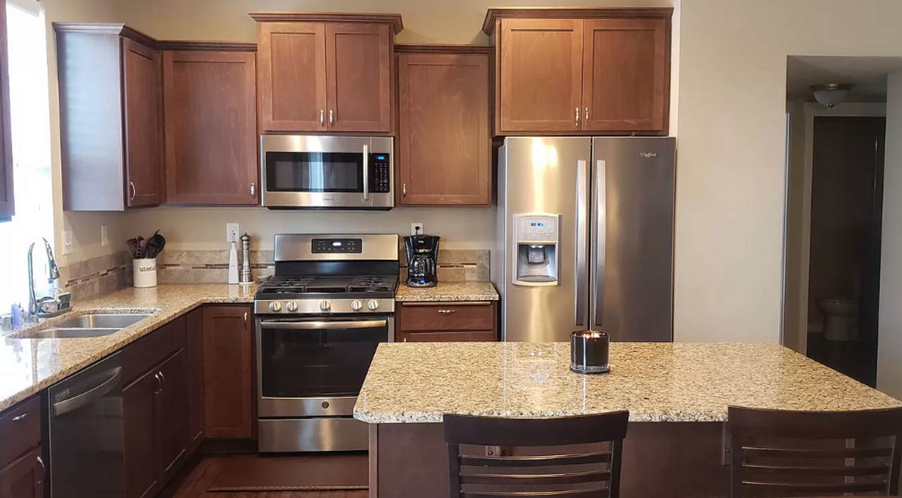 16724 N Cincinnati Ln - Photo 2 of 7