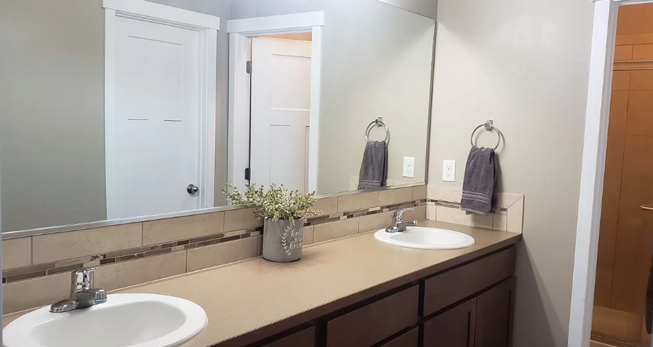 16724 N Cincinnati Ln - Photo 3 of 7