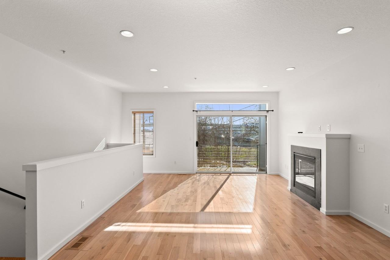 3220 N Michigan Ave - Photo 5 of 20
