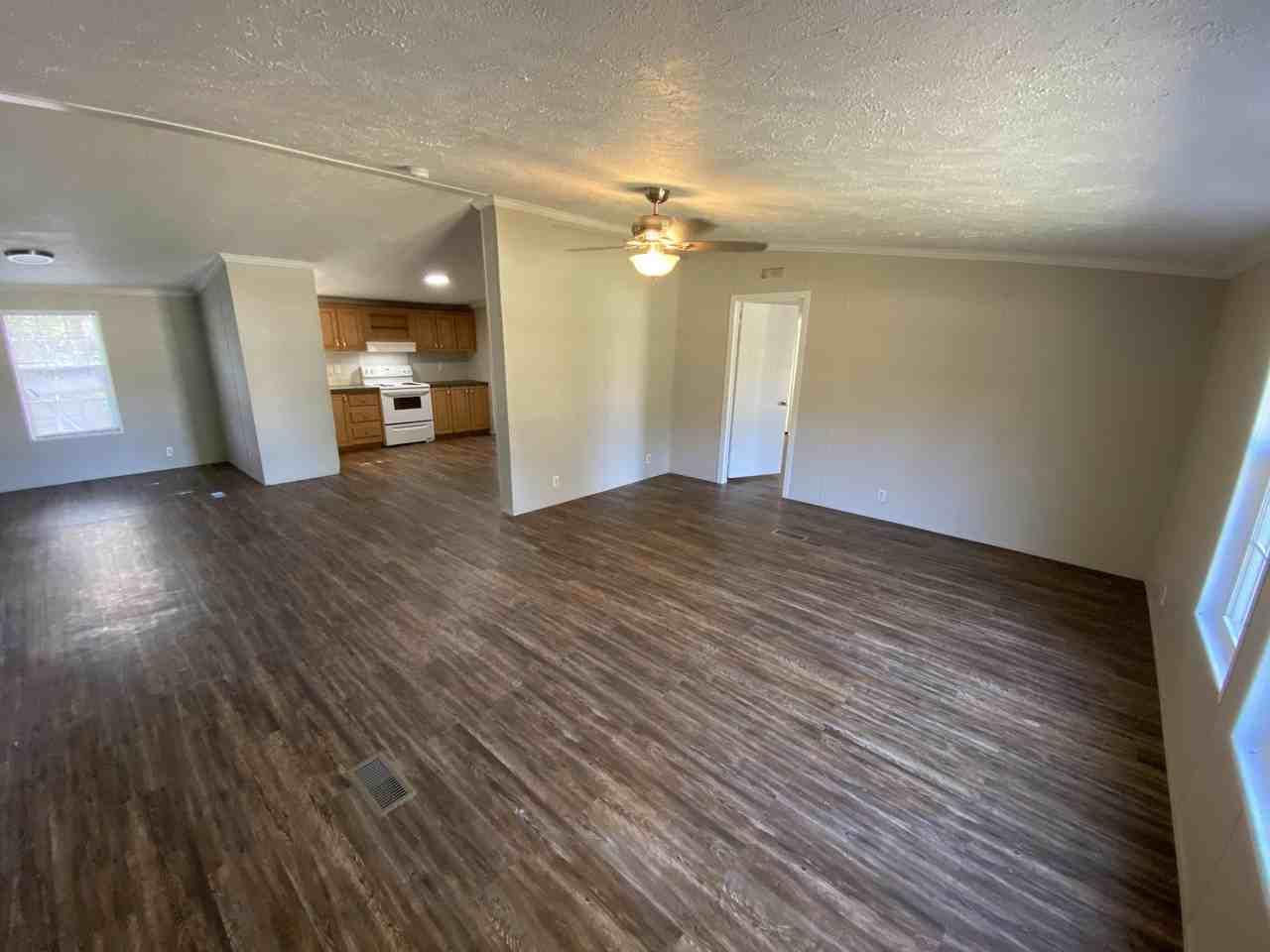 111 Pecan Grove Boulevard - Photo 2 of 13