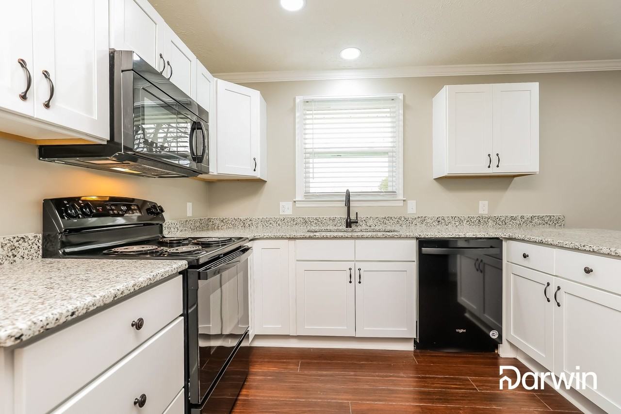 182 Delvin Dr - Photo 3 of 15