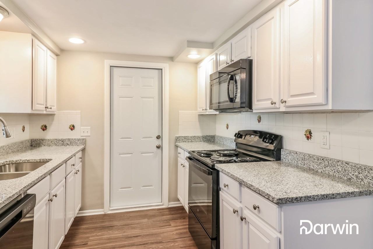 5226 Sparrow Dr - Photo 3 of 15