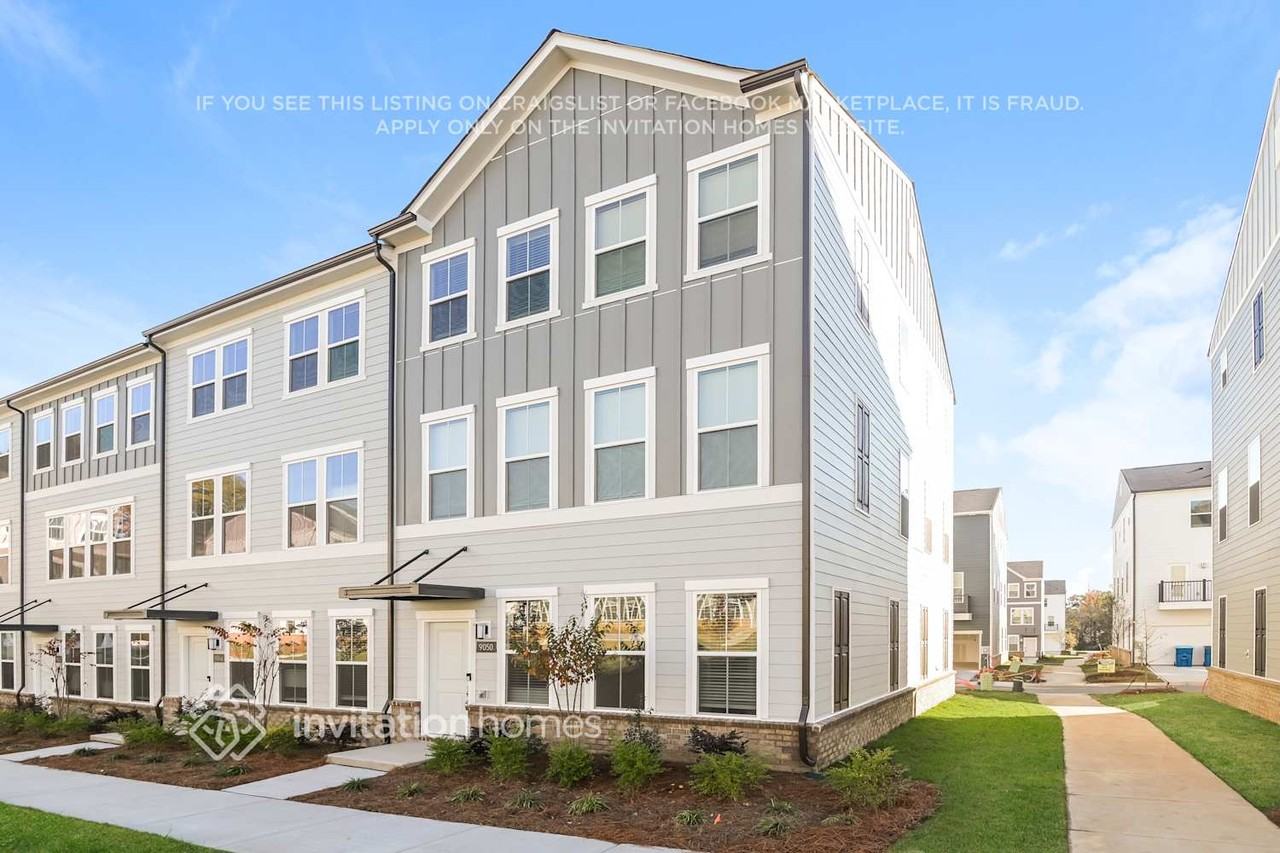 9050 Harvester Ln - Photo 2 of 20