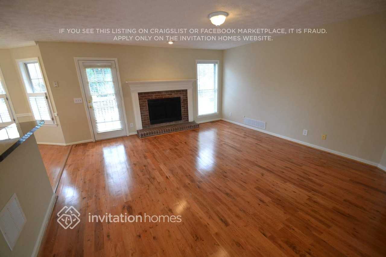 100 Hearthstone Dr - Photo 3 of 9