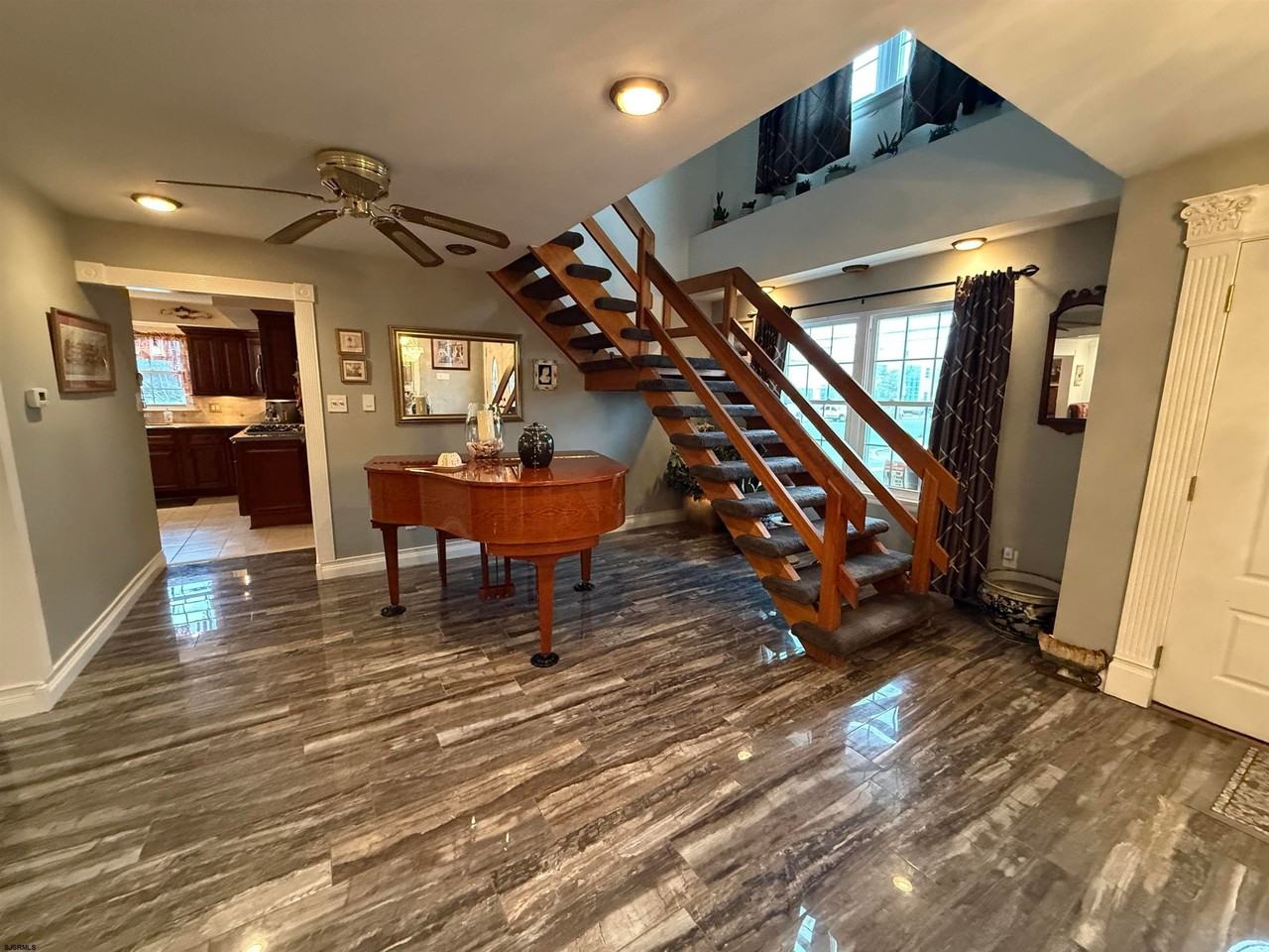 8401 Wellington Ave - Photo 3 of 32