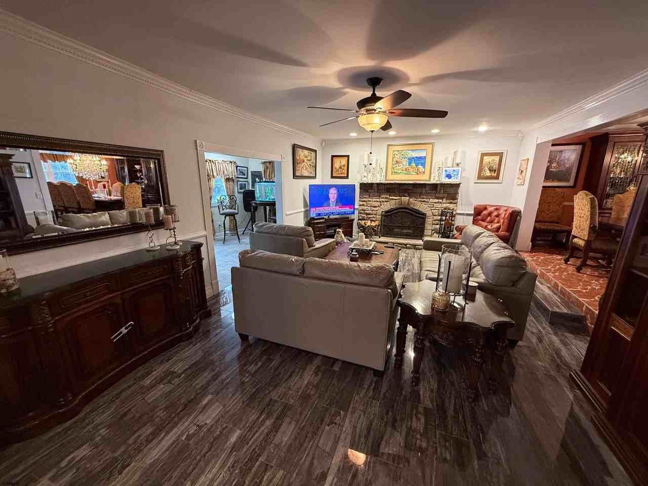 8401 Wellington Ave - Photo 6 of 32