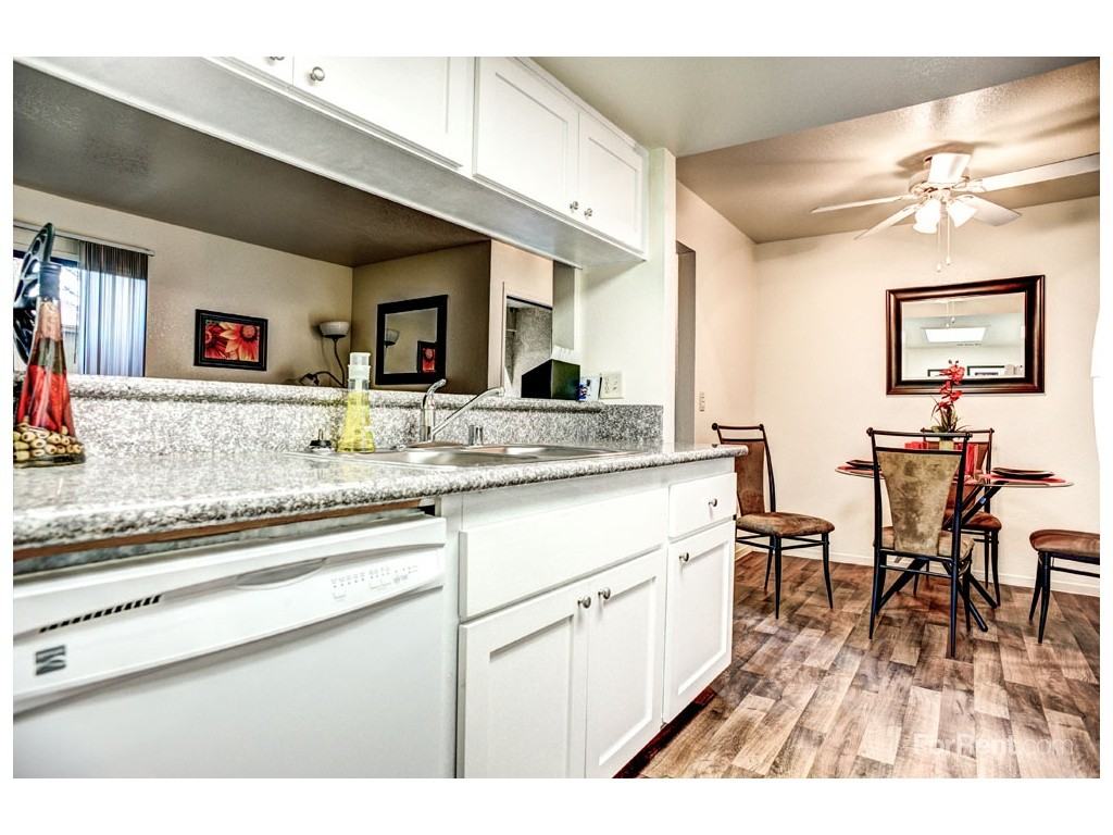 Oak View Apartments - Photo 2 of 16