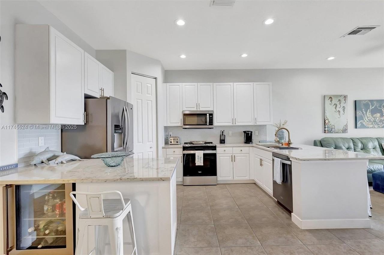 1604 Mariner Bay Blvd #1604 - Photo 4 of 43