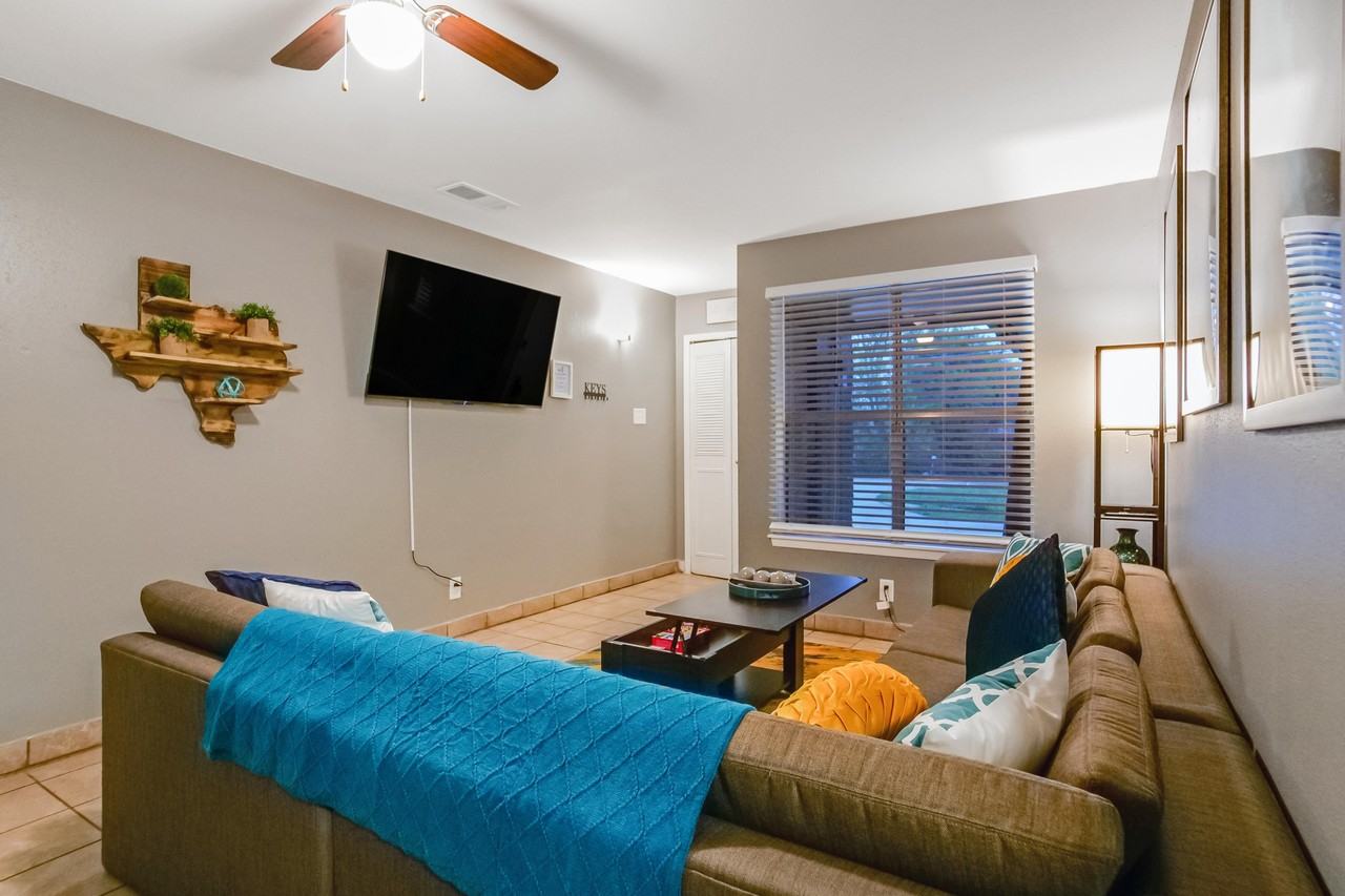 W Ligustrum Dr - Photo 3 of 18