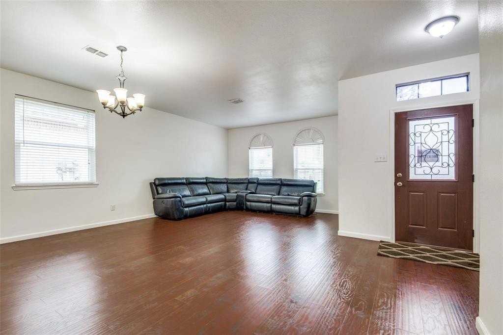 9720 Kingsmill Dr - Photo 2 of 25