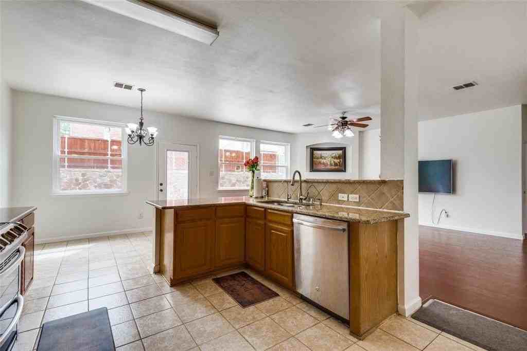 9720 Kingsmill Dr - Photo 7 of 25