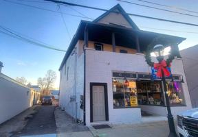 featured image of 824 Main St Apt 2r