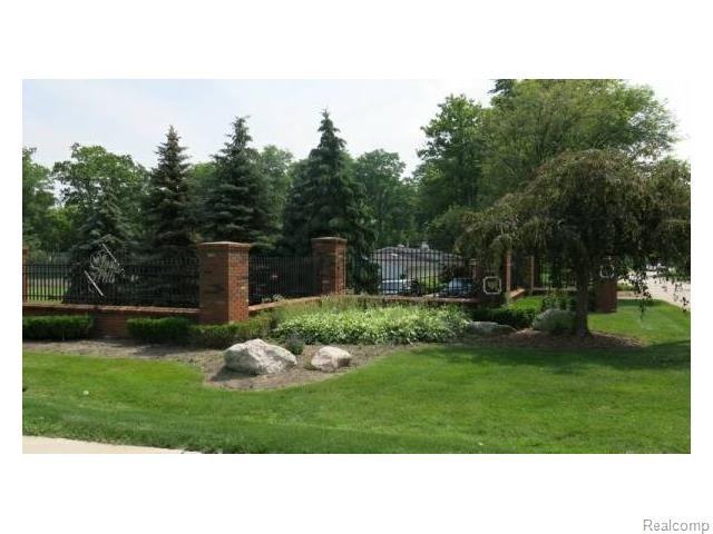 471 N Fox Hills Dr - Photo 3 of 19