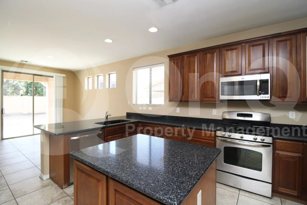6833 W Burgess Ln - Photo 3 of 41