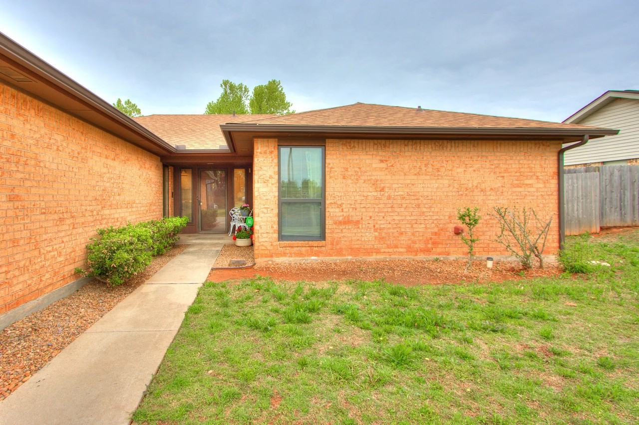 6408 Nw 123rd St - Photo 2 of 26