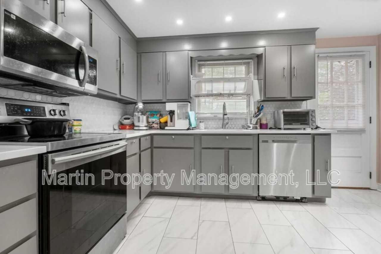 11 Randall Dr - Photo 2 of 8