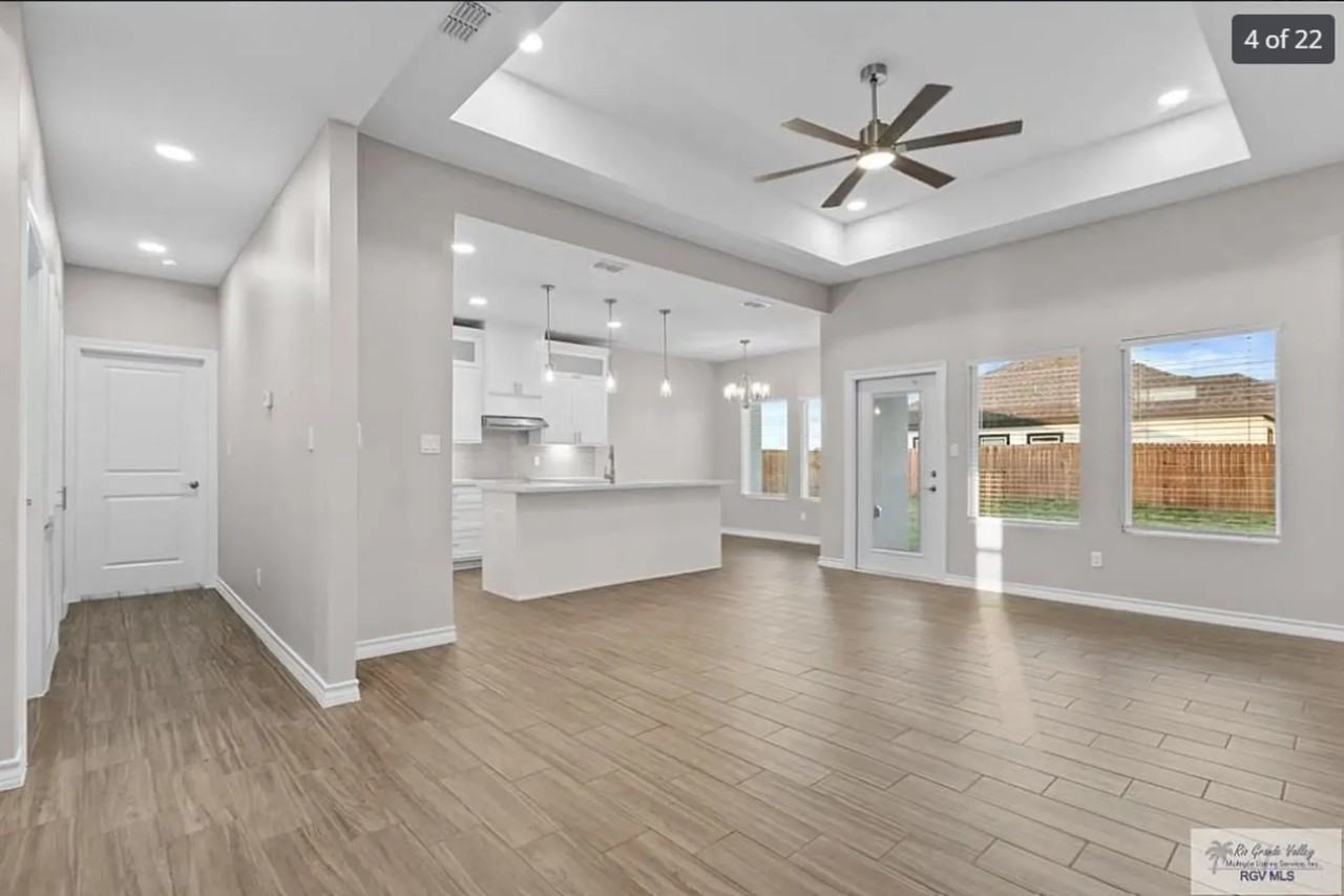 2027 Peace Dr - Photo 2 of 3