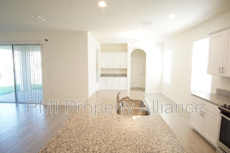 15944 Moonlight Bay St - Photo 3 of 50