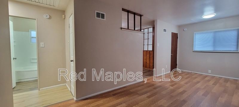 10525 Earl Dr - Photo 2 of 10