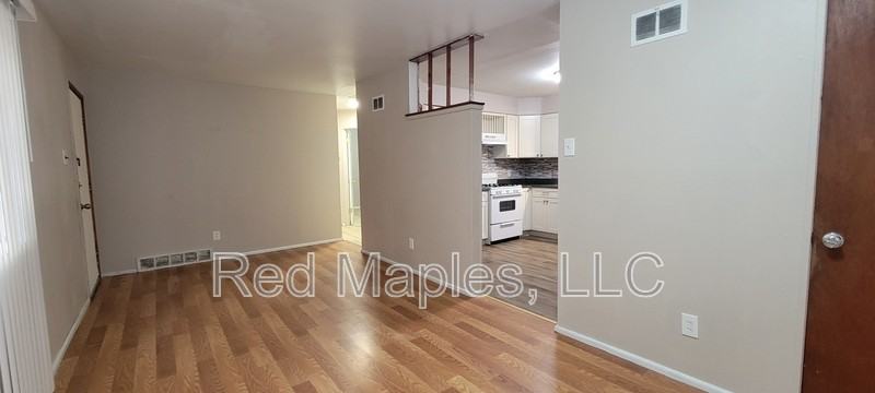 10525 Earl Dr - Photo 3 of 10