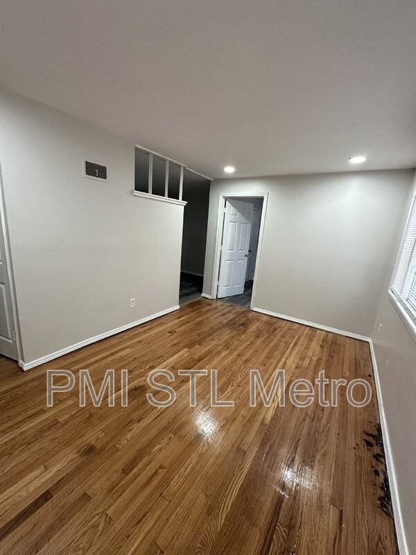 10316 Lord Dr - Photo 3 of 10