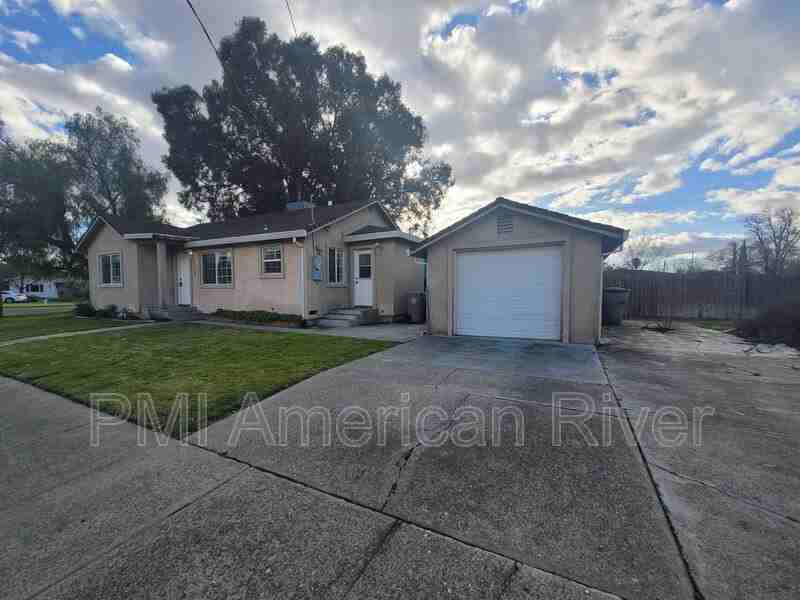 4350 22nd St - Photo 3 of 15