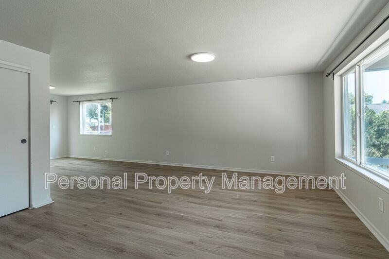 861 14th St - Photo 2 of 16