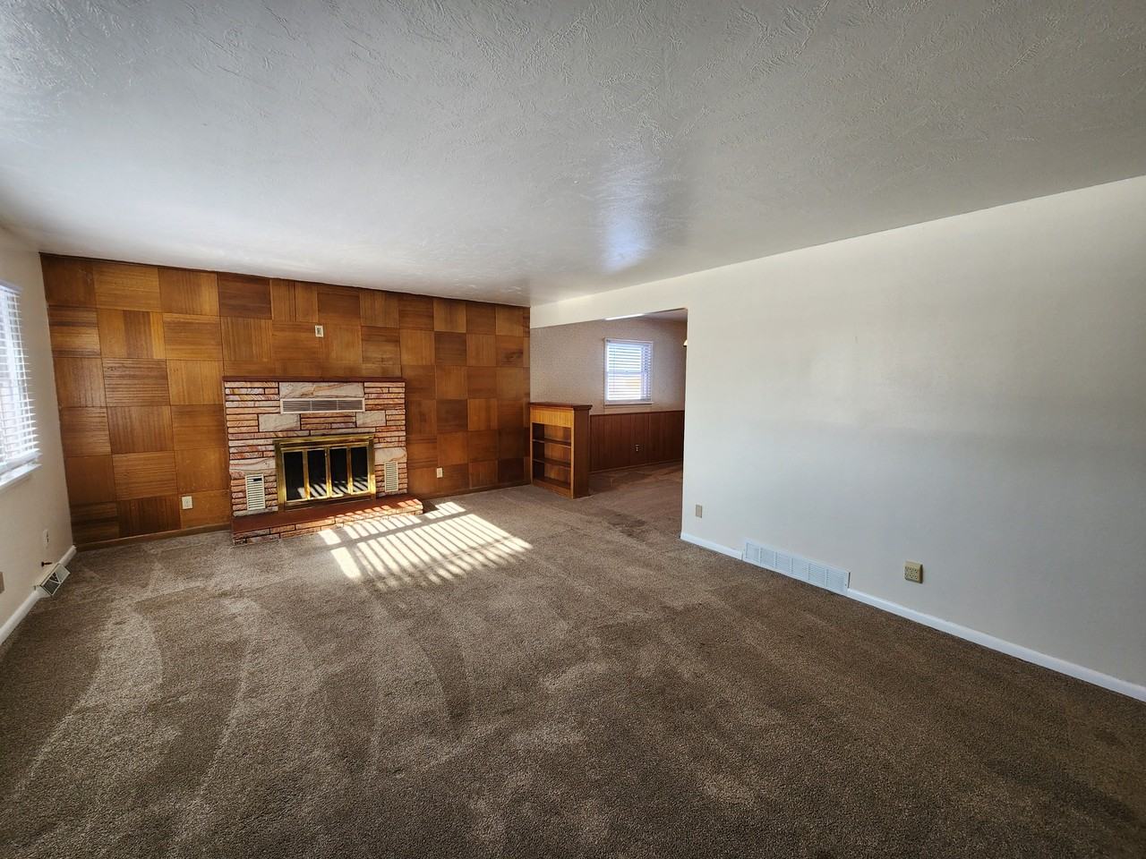 1056 W 81st S - Photo 2 of 21