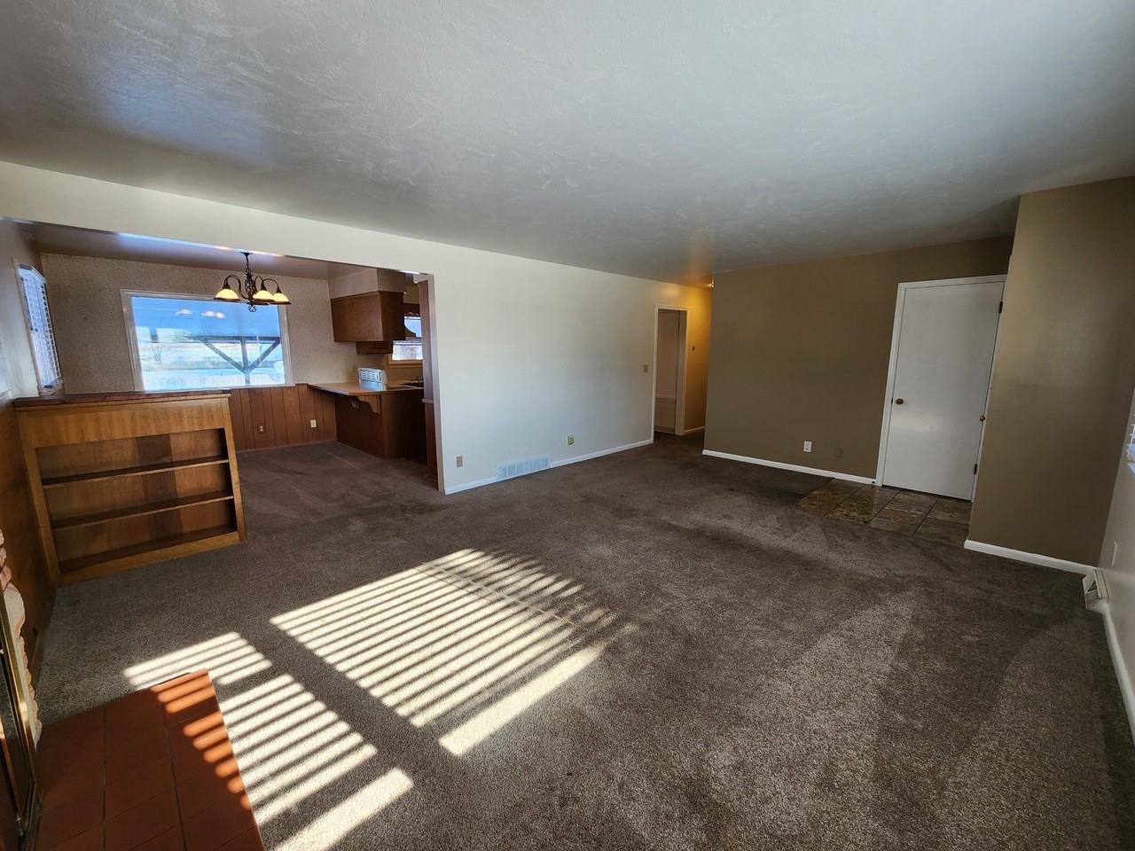 1056 W 81st S - Photo 3 of 21