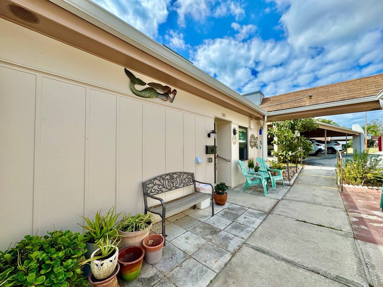 1383 Mission Hills Blvd - Photo 3 of 28