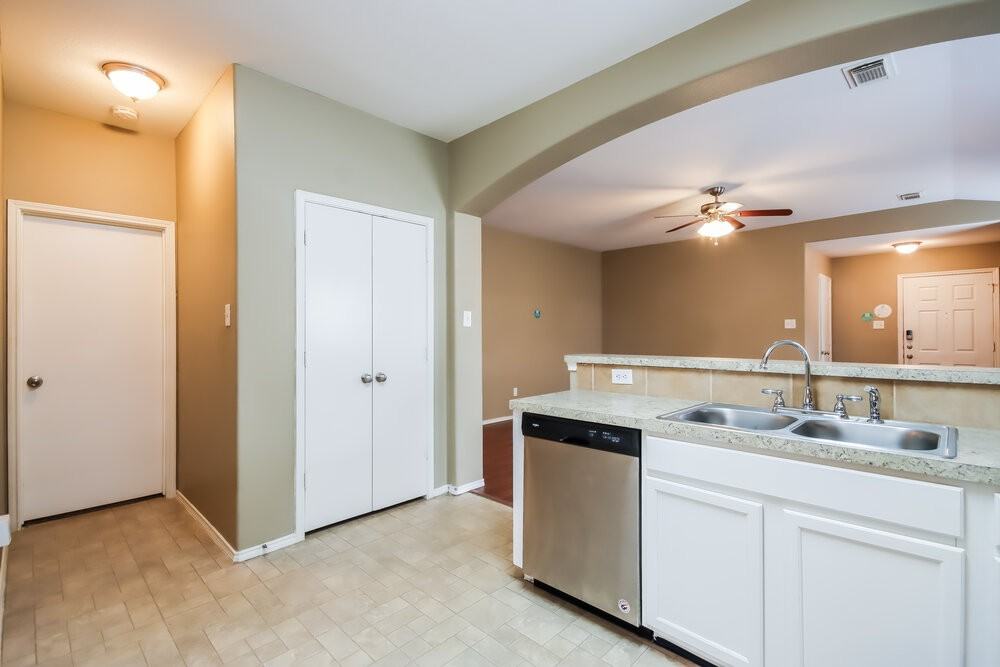9315 Cold River Ct - Photo 5 of 16