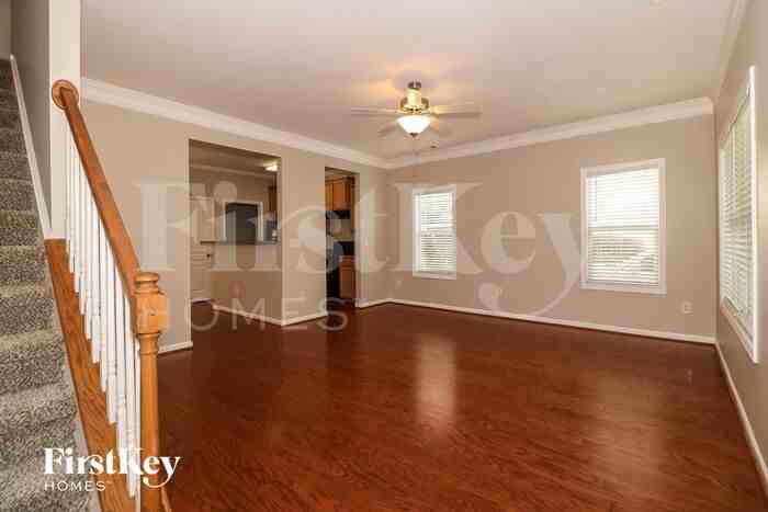 212 W Marietta St - Photo 3 of 15