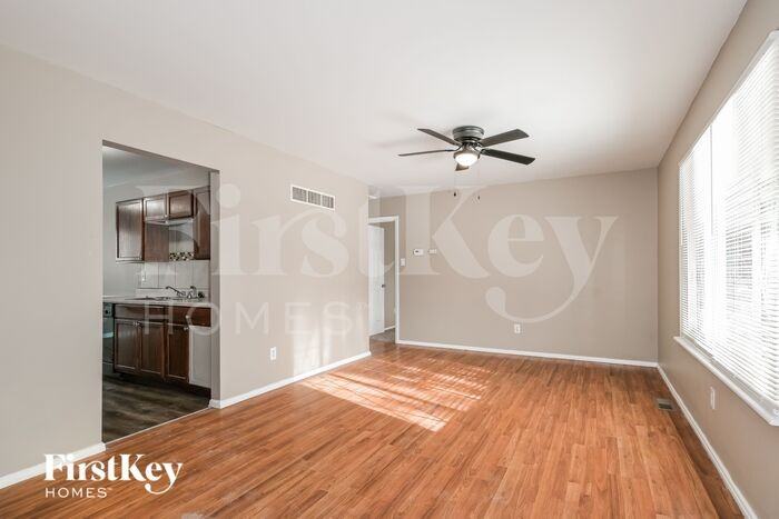 18 Kingsway Dr - Photo 3 of 16