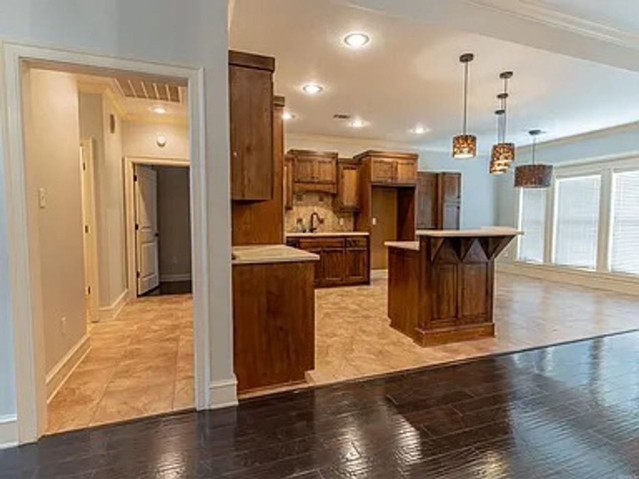 1465 Blackwood Cv - Photo 3 of 6