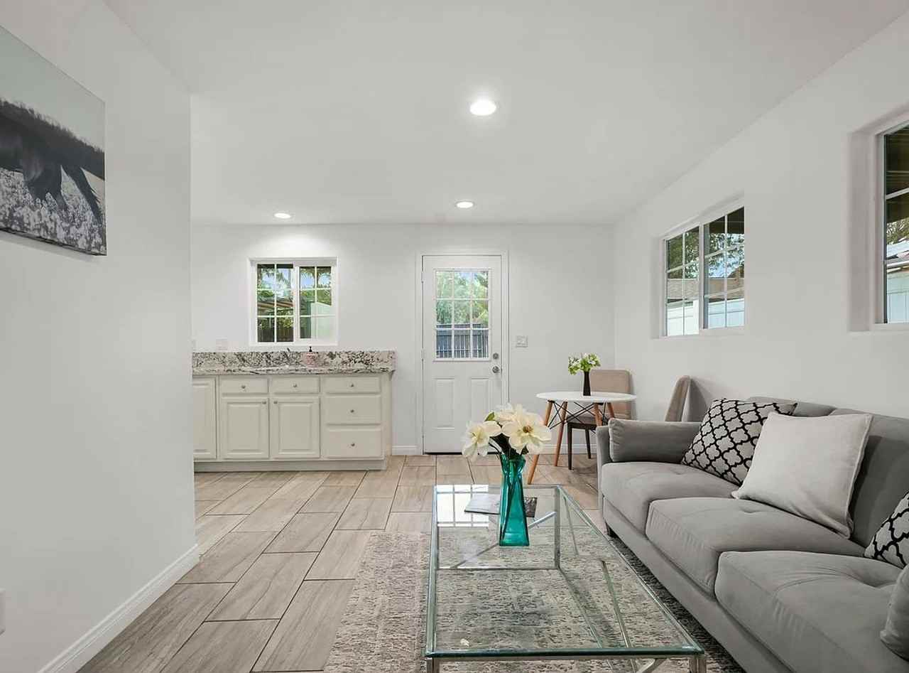 1857 El Cajon Ln - Photo 3 of 8