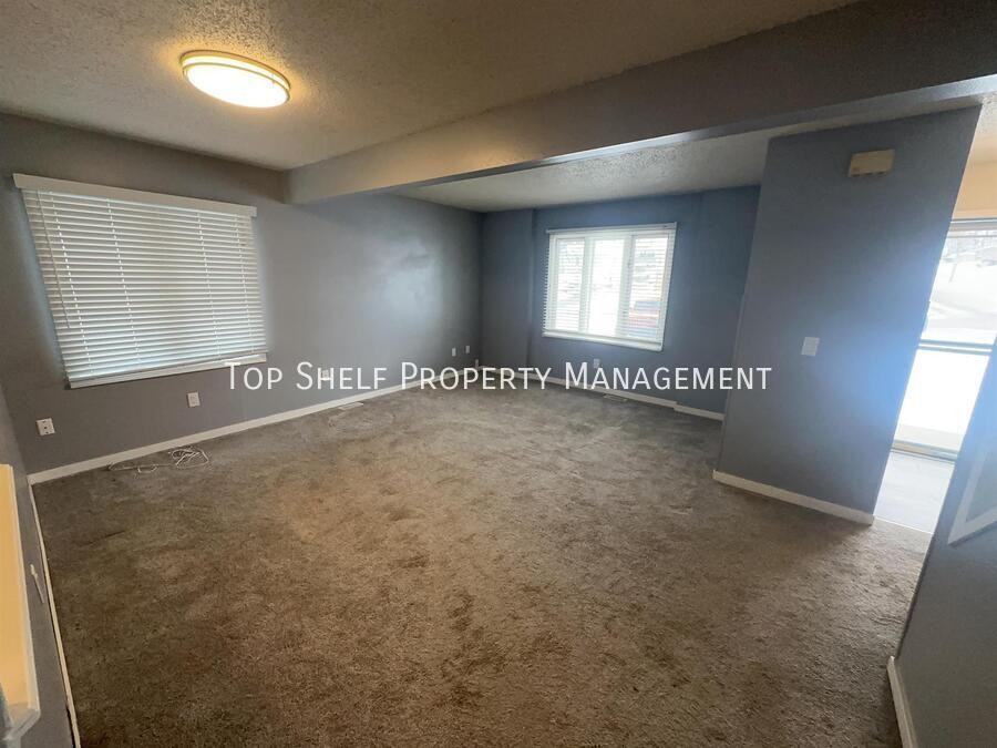 302 E Park Ave - Photo 2 of 15